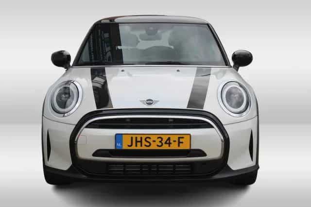 MINI Cooper (2023) thumbnail 2