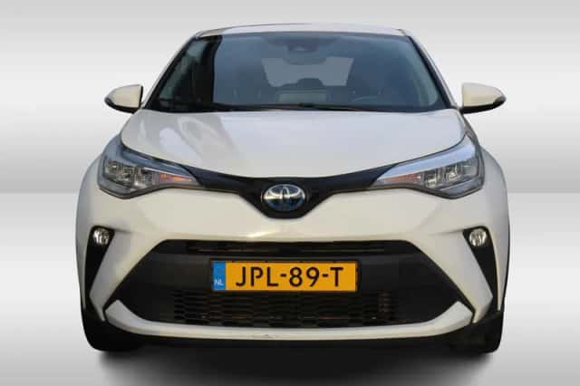 Toyota C-HR (2023) thumbnail 2
