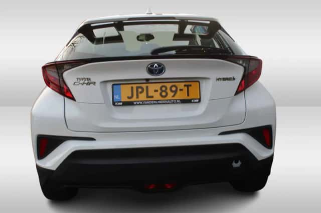 Toyota C-HR (2023) thumbnail 5