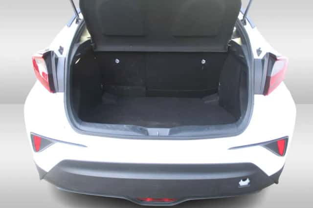 Toyota C-HR (2023) thumbnail 6