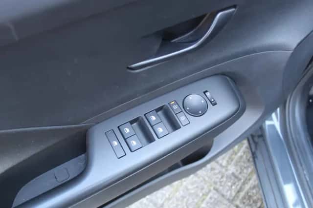 Hyundai Kona (2024) thumbnail 6