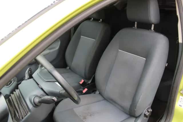 Ford Fiesta (2011) thumbnail 6