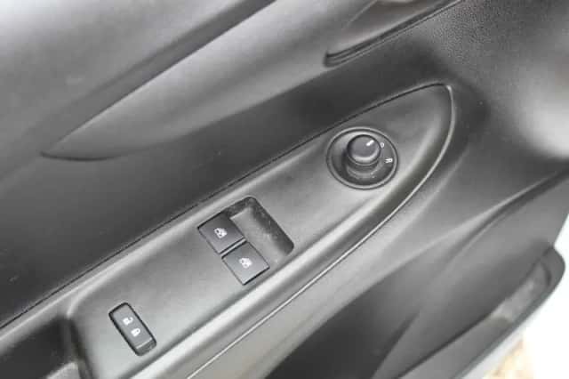 Opel Karl (2016) thumbnail 6