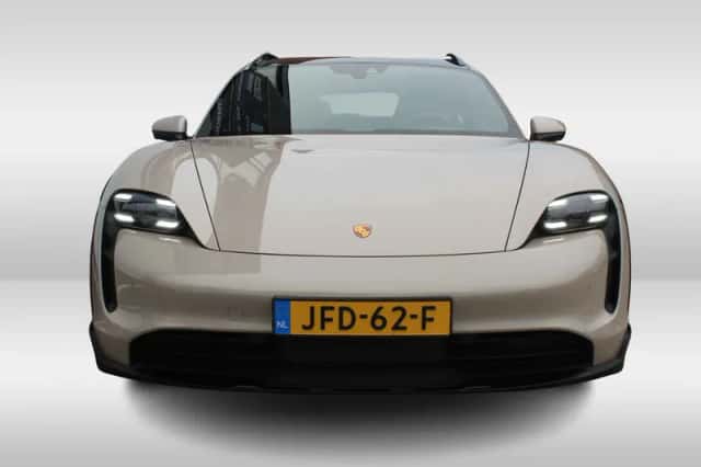 Porsche Taycan Cross Turismo (2022) thumbnail 2