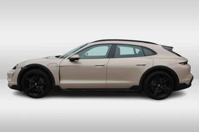 Porsche Taycan Cross Turismo (2022) thumbnail 3