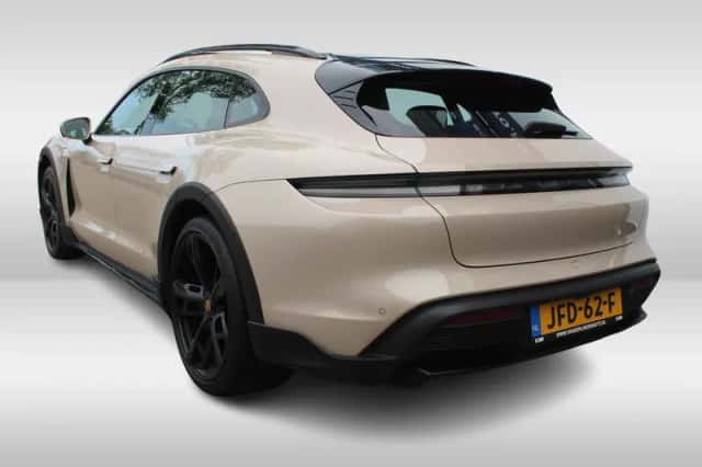 Porsche Taycan Cross Turismo (2022) thumbnail 4