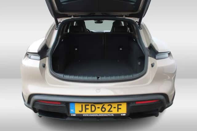 Porsche Taycan Cross Turismo (2022) thumbnail 6