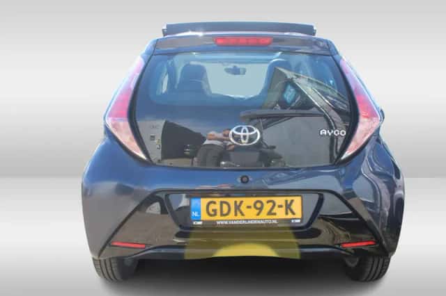Toyota Aygo (2015) thumbnail 5