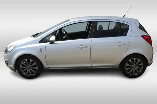 Opel Corsa (2010) thumbnail 3