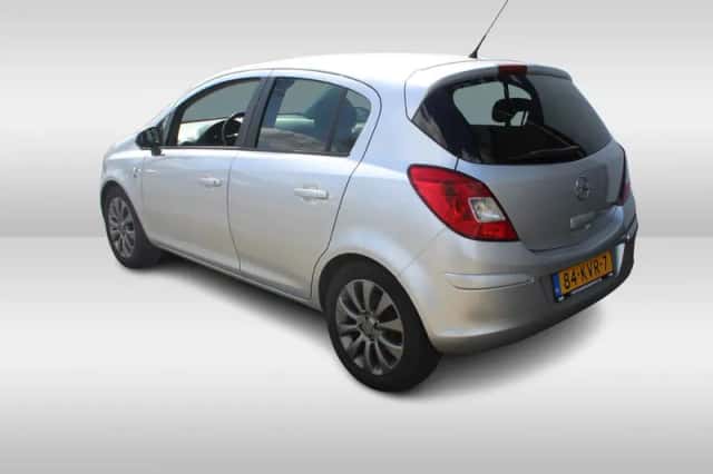 Opel Corsa (2010) thumbnail 4