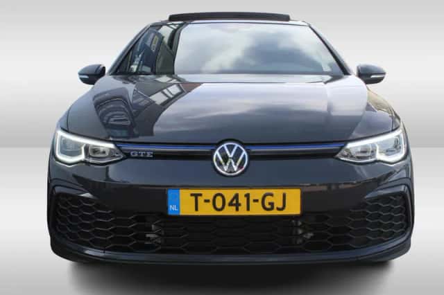 Volkswagen Golf (2021) thumbnail 2