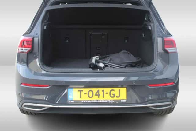 Volkswagen Golf (2021) thumbnail 6