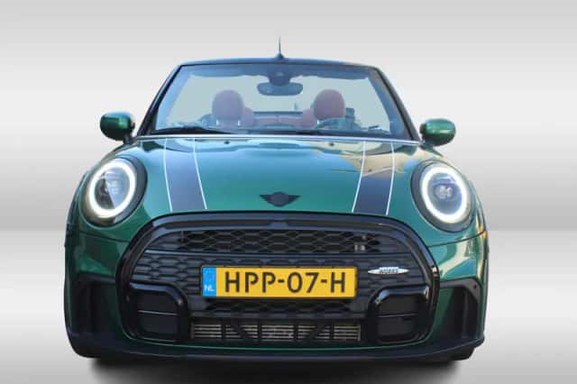 MINI Cooper (2023) thumbnail 3