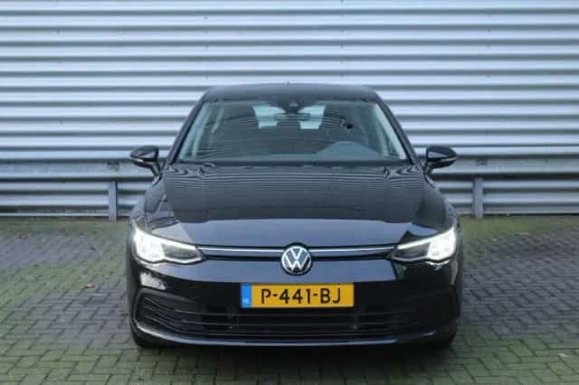 Volkswagen Golf (2022) thumbnail 2