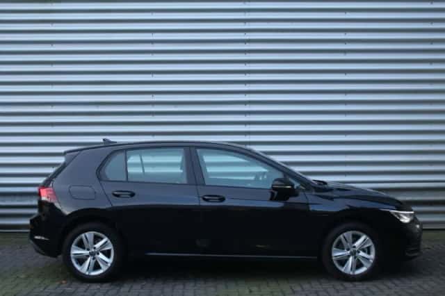 Volkswagen Golf (2022) thumbnail 4