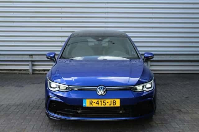 Volkswagen Golf (2021) thumbnail 2