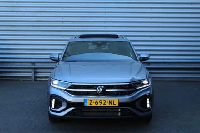 Volkswagen T-Roc (2023) thumbnail 2