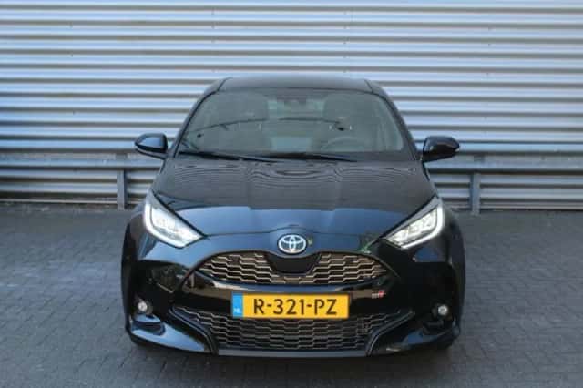 Toyota Yaris (2022) thumbnail 2