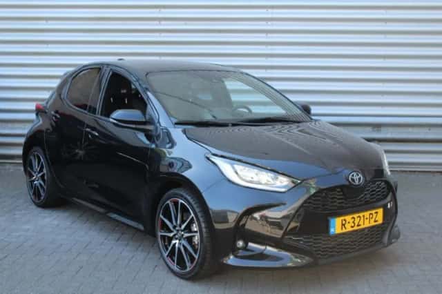 Toyota Yaris (2022) thumbnail 3