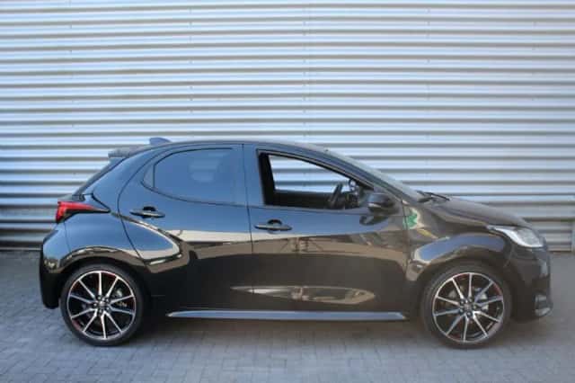 Toyota Yaris (2022) thumbnail 4