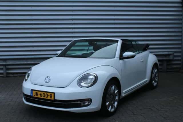 Volkswagen Beetle (2016) thumbnail 1