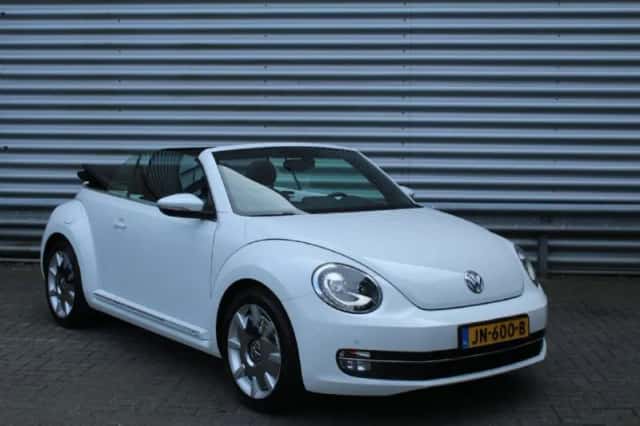 Volkswagen Beetle (2016) thumbnail 3