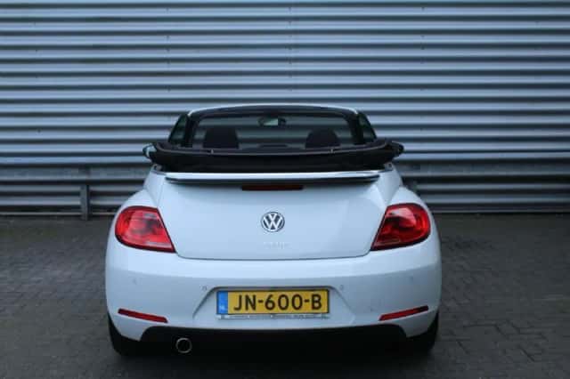 Volkswagen Beetle (2016) thumbnail 6