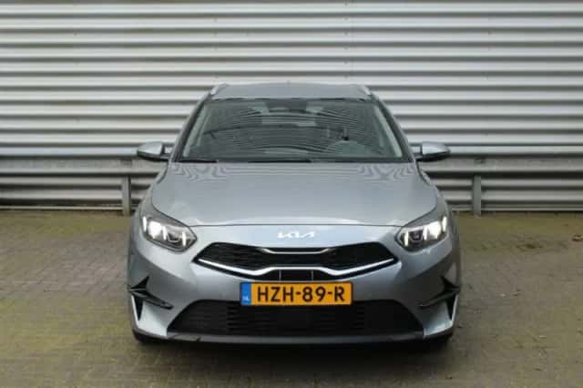 Kia Ceed (2025) thumbnail 2