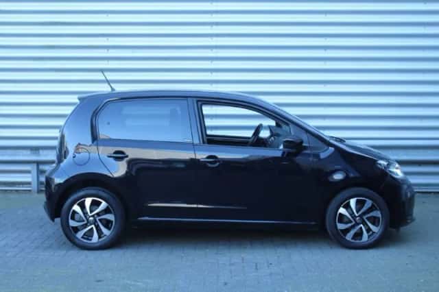 Volkswagen Up! (2022) thumbnail 4