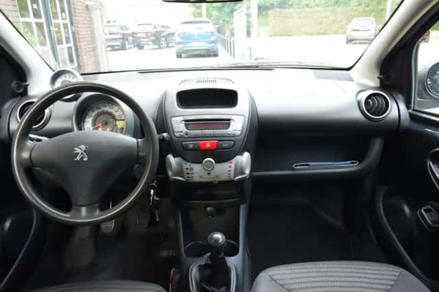 Peugeot 107 (2013) thumbnail 2