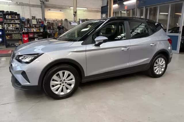 SEAT Arona (2023) thumbnail 2