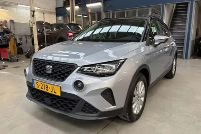 SEAT Arona (2023) thumbnail 3