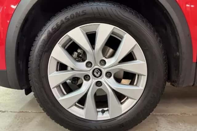 Renault Captur (2023) thumbnail 4