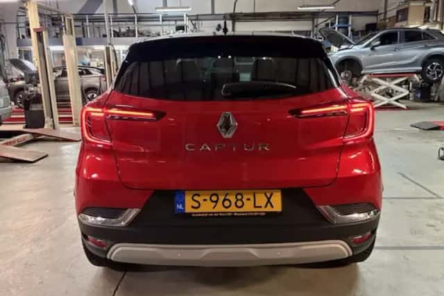 Renault Captur (2023) thumbnail 6