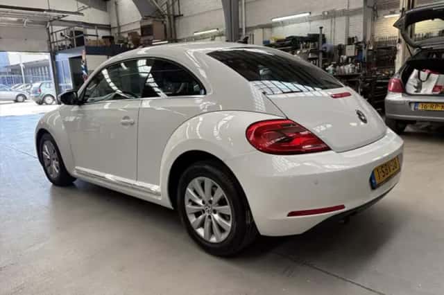 Volkswagen Beetle (2013) thumbnail 3