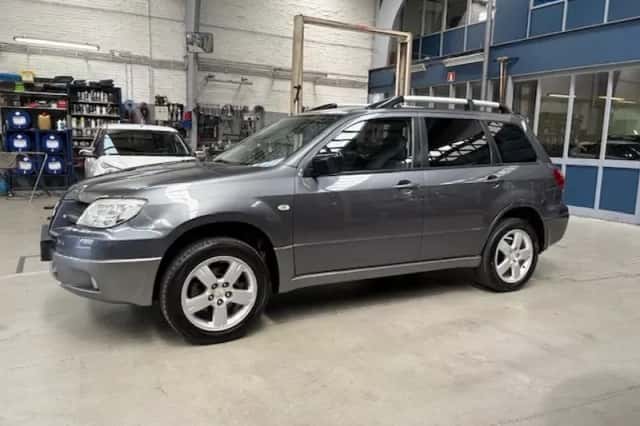 Mitsubishi Outlander (2009) thumbnail 1