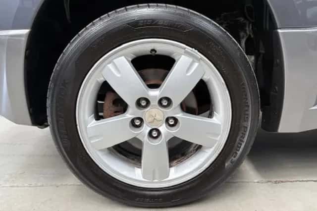 Mitsubishi Outlander (2009) thumbnail 4