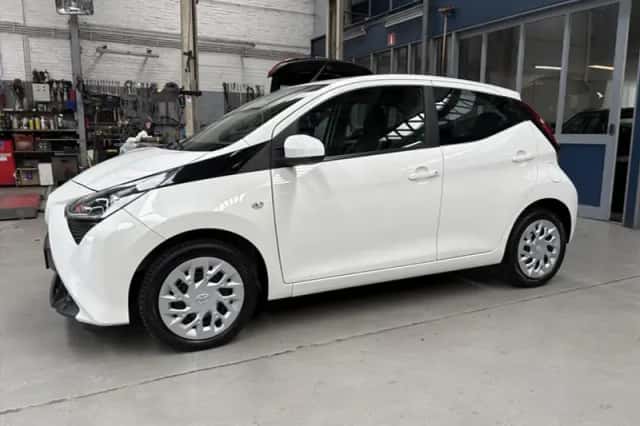 Toyota Aygo (2021) thumbnail 2
