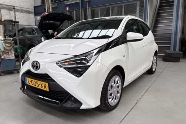 Toyota Aygo (2021) thumbnail 3