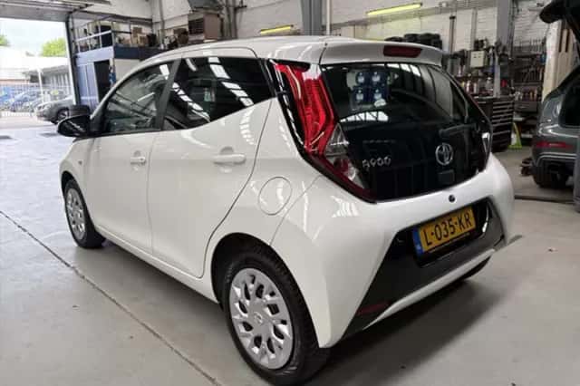 Toyota Aygo (2021) thumbnail 4
