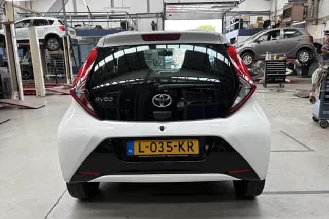 Toyota Aygo (2021) thumbnail 5
