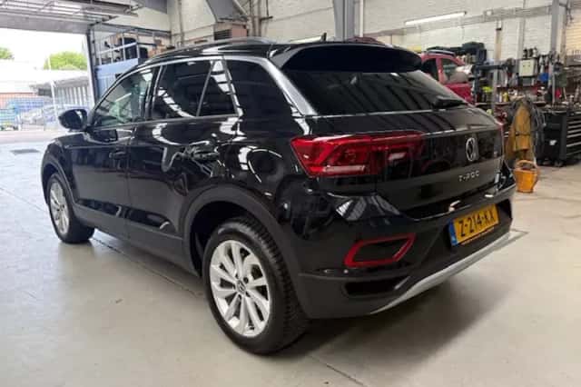 Volkswagen T-Roc (2024) thumbnail 5