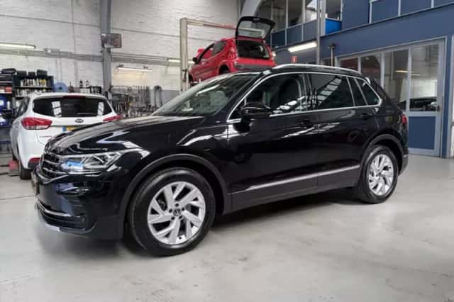 Volkswagen Tiguan (2021) thumbnail 2