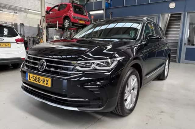 Volkswagen Tiguan (2021) thumbnail 3