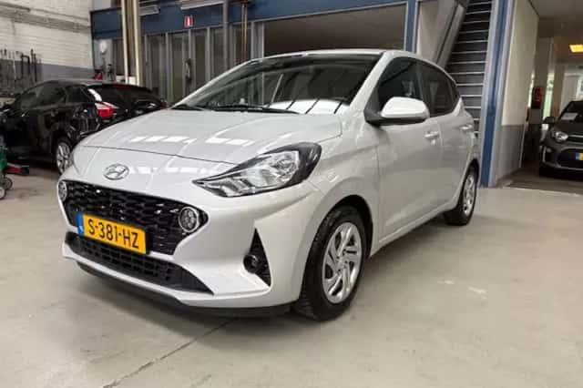 Hyundai i10 (2023) thumbnail 2