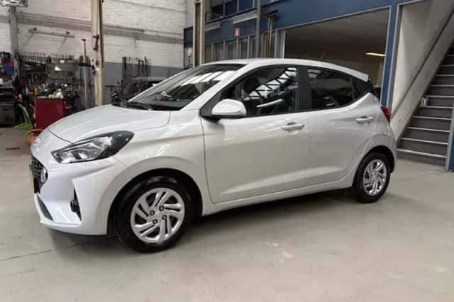Hyundai i10 (2023) thumbnail 3
