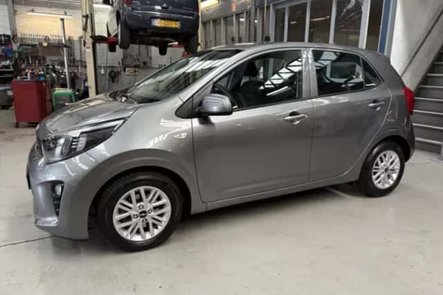 Kia Picanto (2023) thumbnail 2