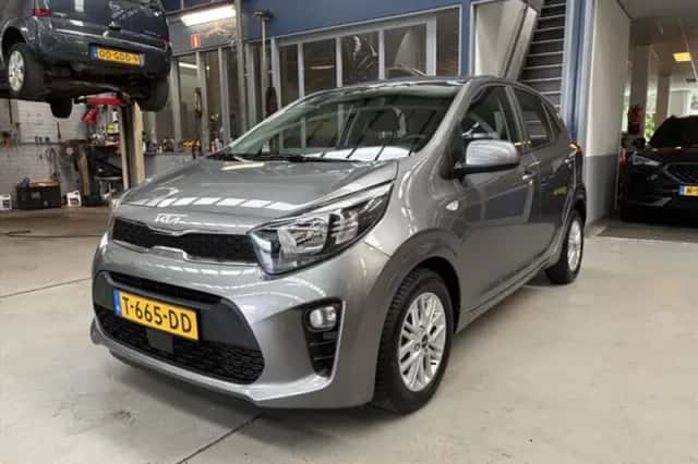 Kia Picanto (2023) thumbnail 3