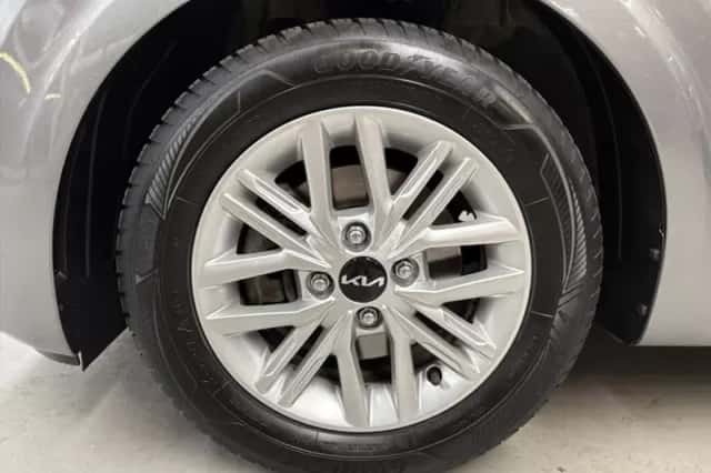 Kia Picanto (2023) thumbnail 4