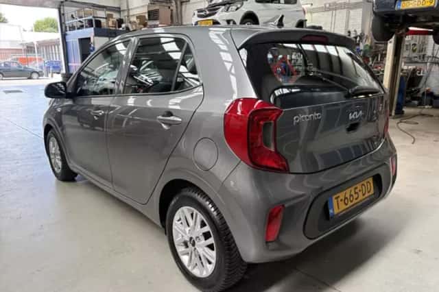 Kia Picanto (2023) thumbnail 5